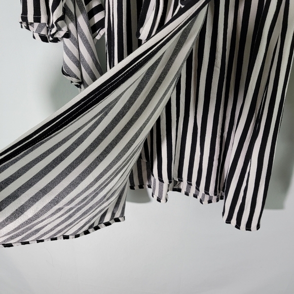 Bardot Women Black/White Striped Bell Sleeve Wrap Dress Sz 10Party Contemporary - Picture 6 of 12